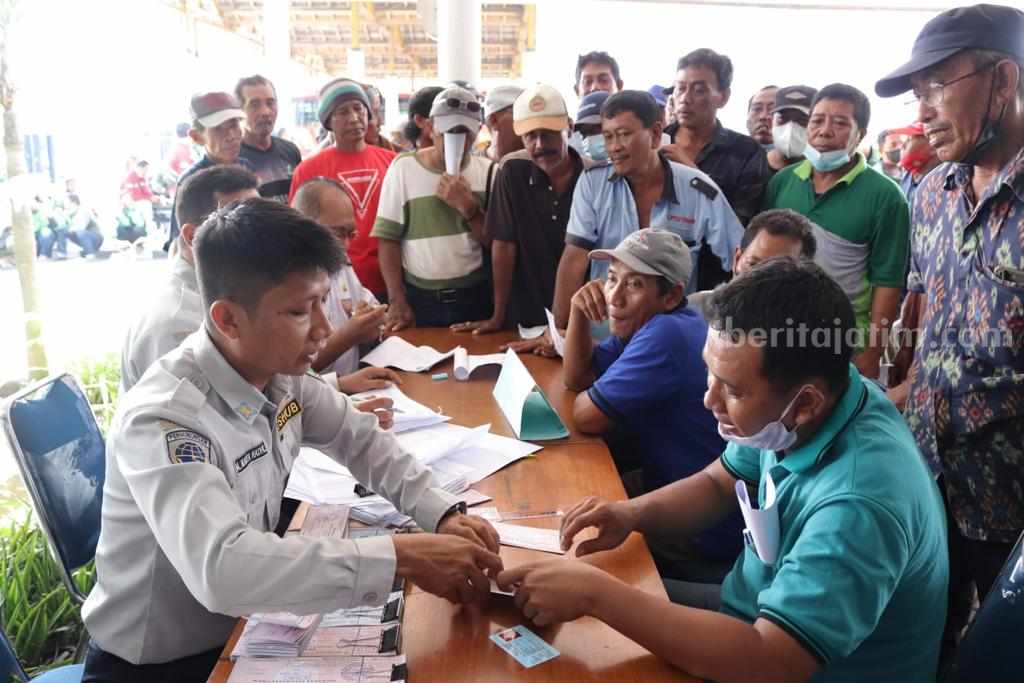 Cerita Sopir Angkot Gresik di Tengah Sepinya Penumpang
