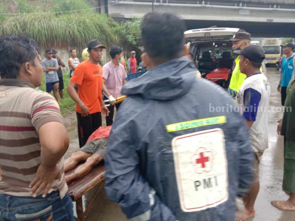 Bajak Sawah Saat Hujan, Petani di Mojokerto Tewas Tersambar Petir