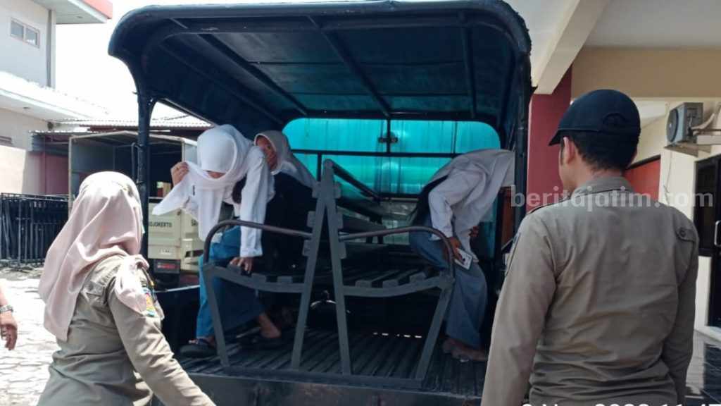 Ketahuan Bolos Sekolah, 5 Pelajar Terjaring Razia Satpol PP Kota Mojokerto