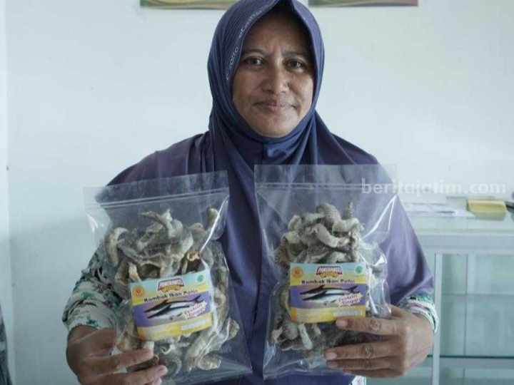 Warga Kota Mojokerto Ubah Limbah Kulit Ikan Patin Jadi Produk UMKM
