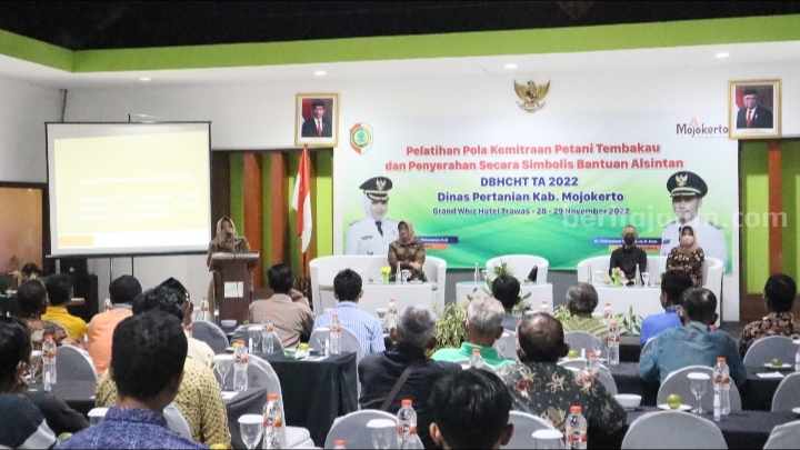 Buka Pelatihan Pola Kemitraan Petani Tembakau, Ini Harapan Bupati Mojokerto