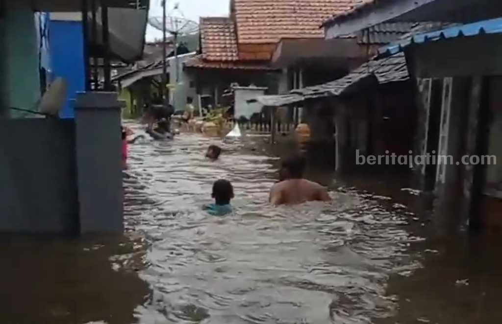 Sisa Banjir Banyuwangi, Ratusan Terdampak, Dua Rumah Hanyut