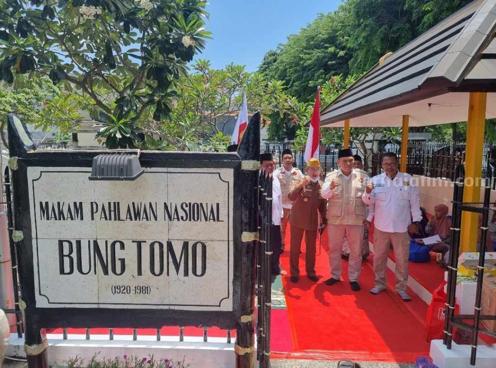 BHS Nyekar Makam Bung Tomo di Ngagel Surabaya