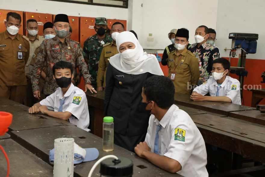 Banyak Lulusan SMA di Jatim Tak Lanjutkan ke Perguruan Tinggi, Apa Kata Pengamat?