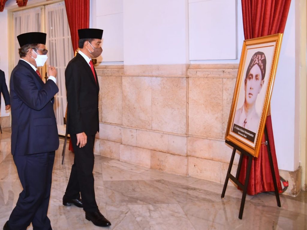 Jokowi Tegaskan Gelar Pahlawan Nasional Bung Karno, Guntur: De-Soekarnoisasi Bisa Diredam