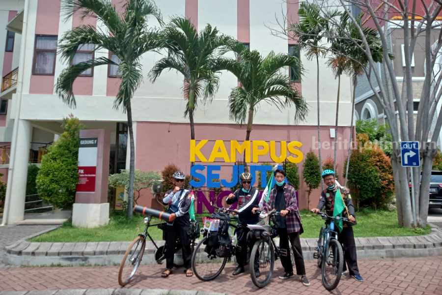 Semarakkan Muktamar Muhammadiyah ke-48, 4 Warga Kalteng Gowes ke Solo