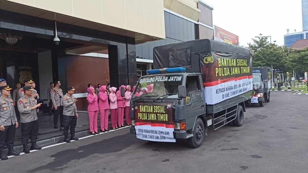 Polda Jatim Salurkan Sembako ke Korban Bencana Gempa di Cianjur