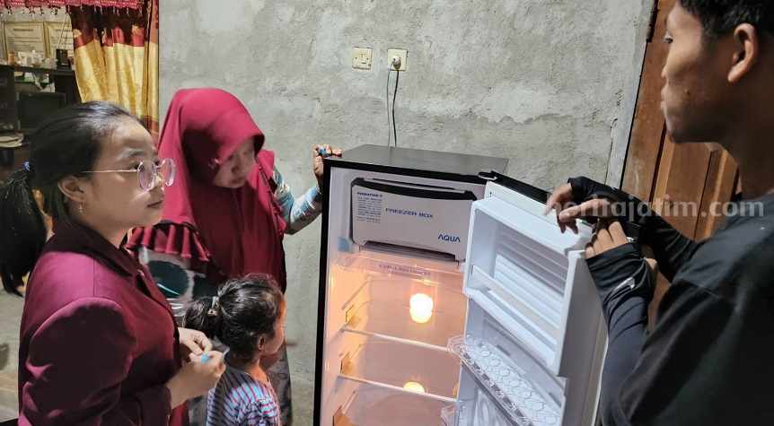 UMKM di Galengdowo Jombang Dapat Bantuan Kulkas dari Mahasiswa Universitas Ciputra