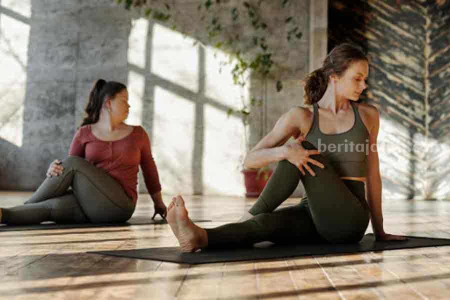 Yoga salah satu olahraga yang bagus dilakukan saat puasa.