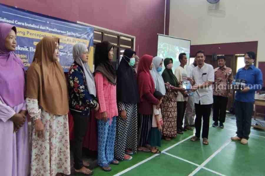 PENS Surabaya Serahkan Hibah Set Top Box ke Warga Tambak Rejo Kediri