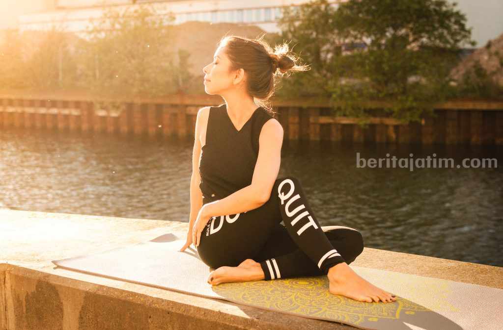 Yoga salah satu olahraga yang bagus dilakukan saat puasa.