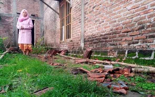 Hujan Disertai Angin Kencang, 6 Rumah Warga di Sukowidi Magetan Rusak
