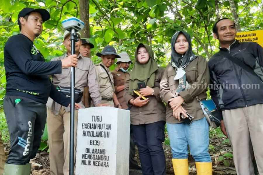 Bappeda Blitar Tinjau Tapal Batas Lahan Kompensasi Ponpes Nurul Ulum dan Pertamina