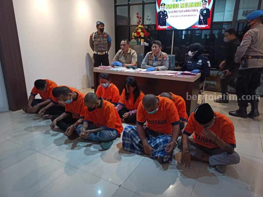 Polres Ponorogo Amankan Ribuan Pil Koplo dan 6 Tersangka