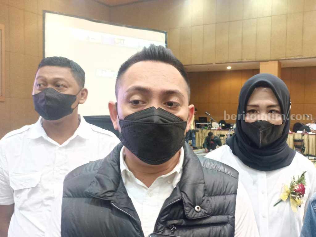Korban Curanmor Bisa Ambil Motor di Polrestabes Surabaya, Ini Daftarnya ! Kasat Reskrim Polrestabes Surabaya, AKBP Mirzal Maulana (tengah) didampingi Penyidik Unit PPA (Foto/Anggadia)