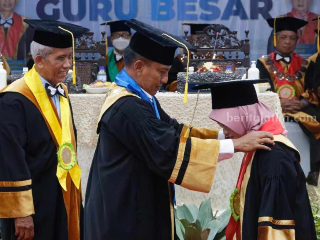 Unesa Kukuhkan 4 Guru Besar, Rektor Harap Bawa Spirit Baru
