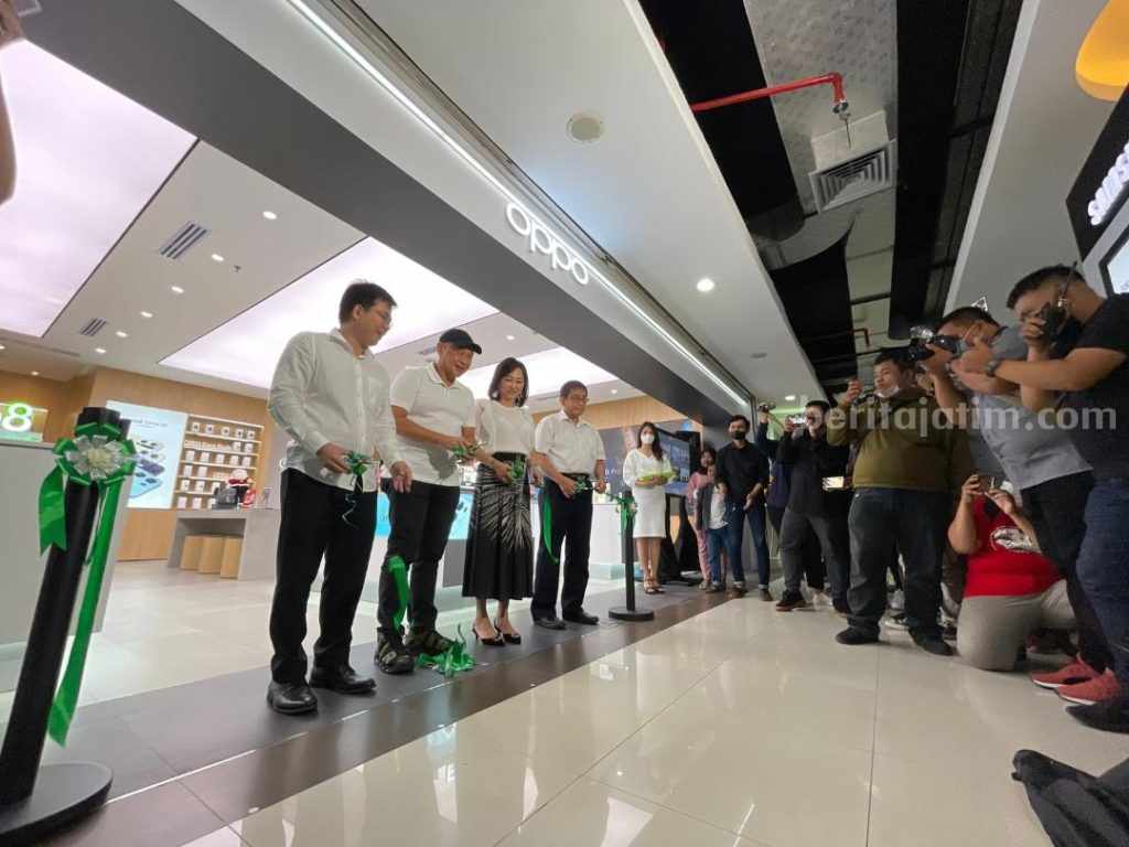 OPPO Buka Experience Store Pertama di Surabaya