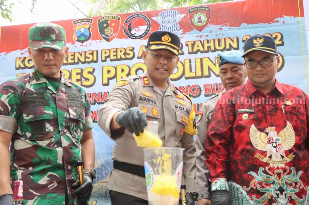 Jelang Nataru, Polres Probolinggo Musnahkan Ribuan Barang Bukti Tindak Pidana
