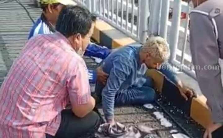 Berhenti di Tengah Jembatan Suramadu, Bule Tunisia Hendak Lompat ke Laut