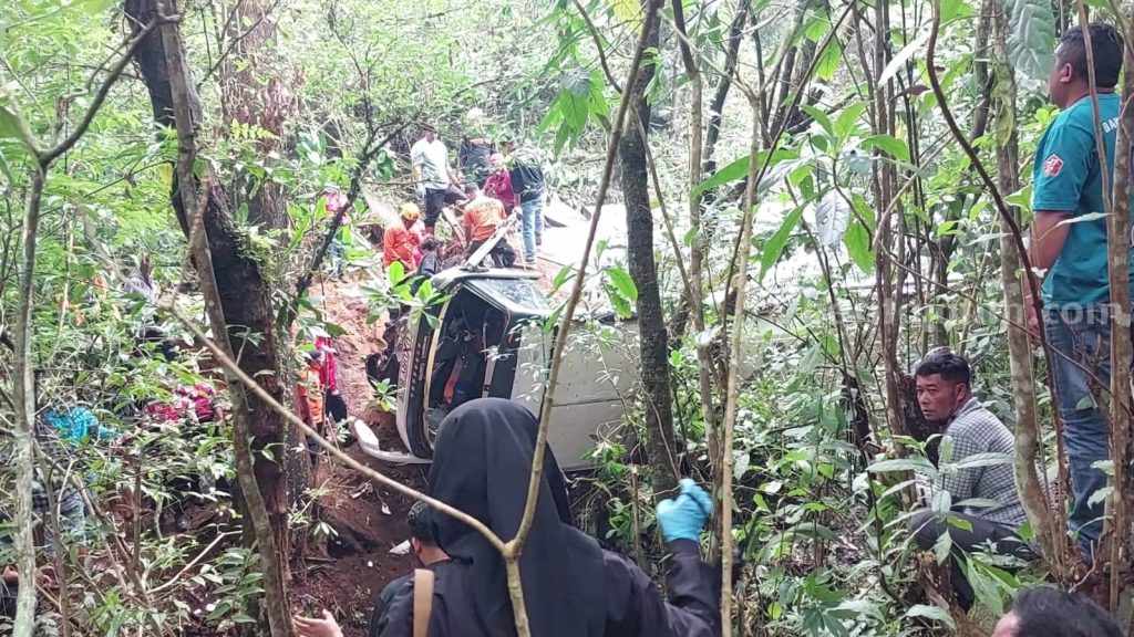 Detik-detik Bus Terjun ke Jurang Plaosan Magetan, Penumpang: Sopir Teriak Rem Blong