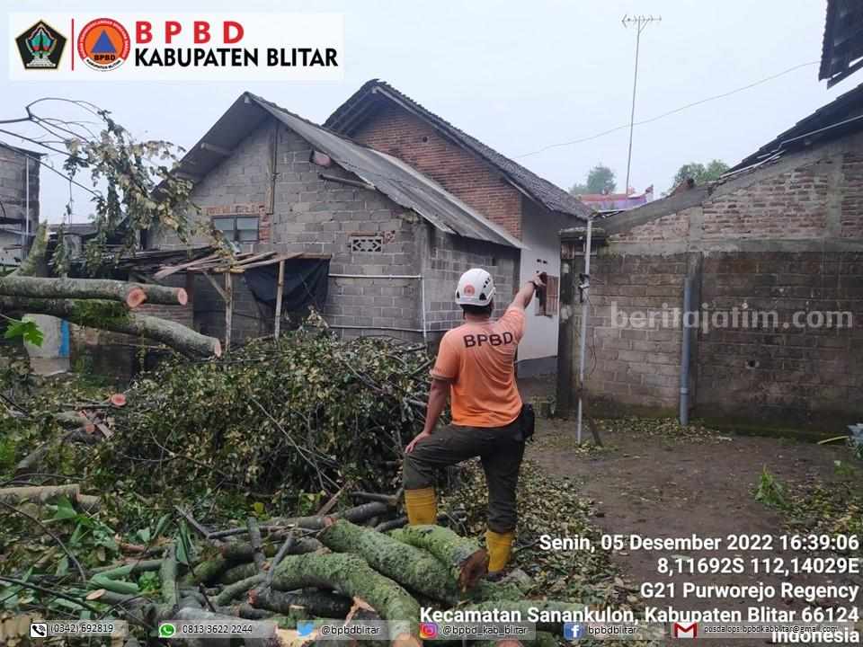 Angin Kencang Rusak 5 Bangunan di Kabupaten Blitar