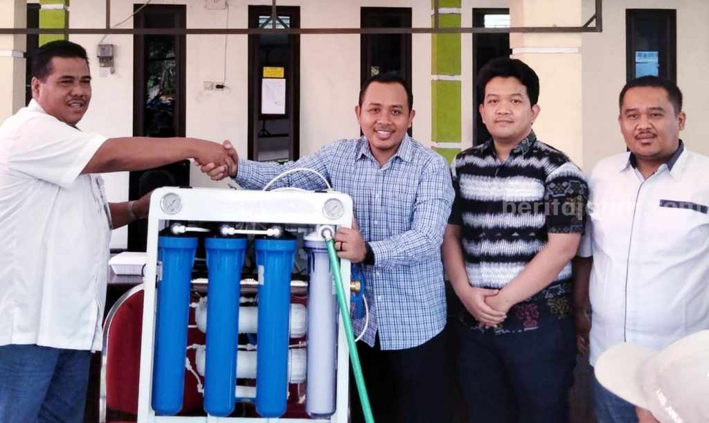 Unipa Surabaya Dampingi Warga Simpang Sidoarjo Manfaatkan Teknologi Penjernih Air