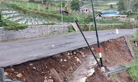 Penanganan Longsor di Jalan Masuk Sarangan Dilakukan Januari 2023, Biaya Maksimal Rp200 Juta