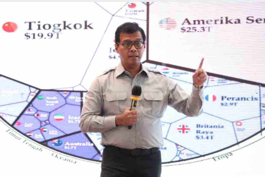Gubernur Lemhanas Berbicara di Ubaya: Media Sosial Gerus Nilai Bangsa