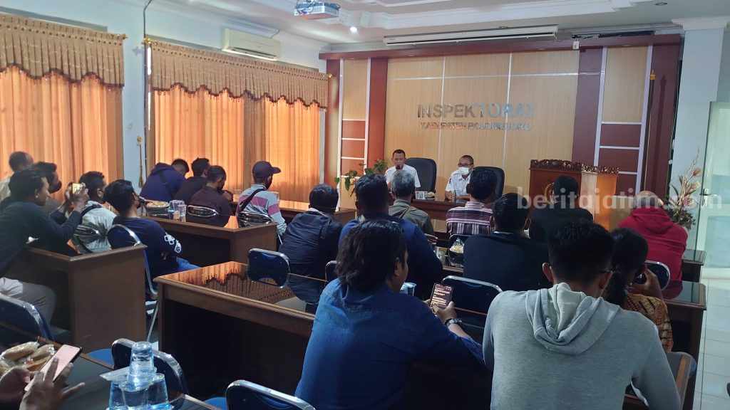 Warga Desa Deling Geruduk Kantor Kejari Bojonegoro