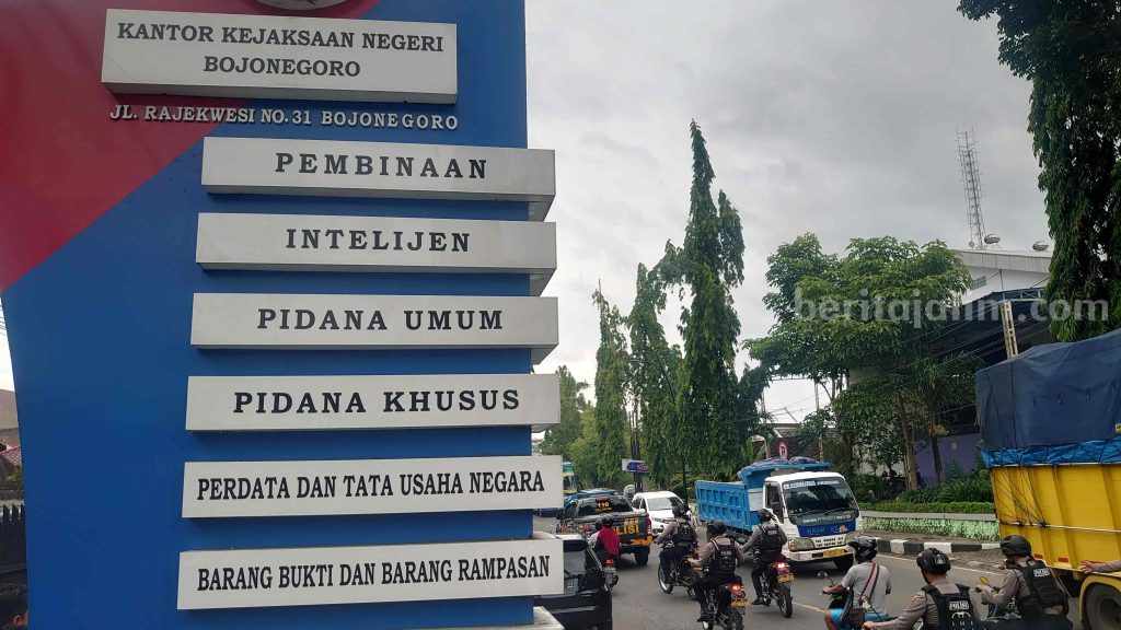 Kades Deling Diperiksa Jaksa, Kantor Kejari Bojonegoro Dijaga Ketat