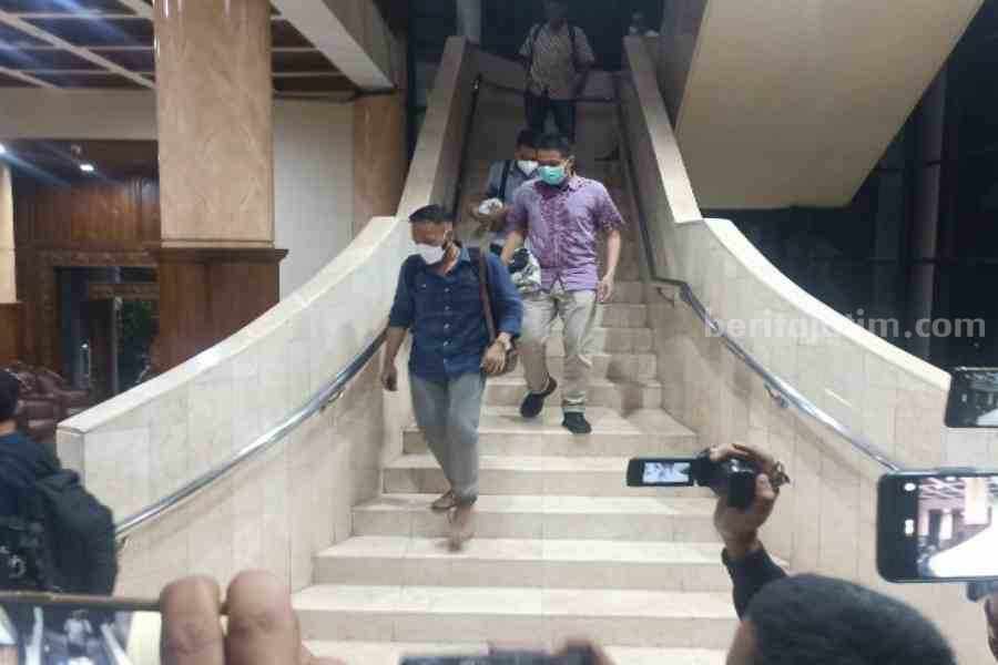 KPK 7 Jam Periksa Ruang DPRD Jatim, 1 Orang Dibawa? DPRD Jatim
