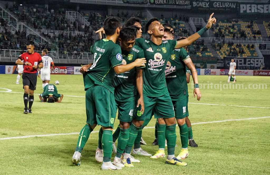 Ernando Ari Kembali Jadi Kiper Utama Persebaya Melawan Barito Putra