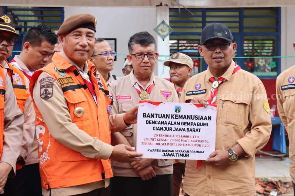 Kwarda Pramuka Jatim Salurkan Bantuan Sosial untuk Korban Gempa Cianjur