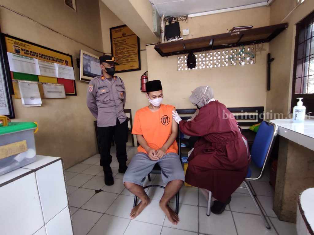 Puluhan Tahanan Polres Blitar Kota Jalani Vaksinasi Covid 19
