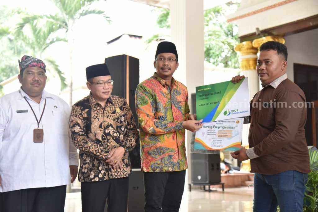 Bupati Sidoarjo Gus Muhdlor Renovasi Ratusan Warung Milik Rakyat