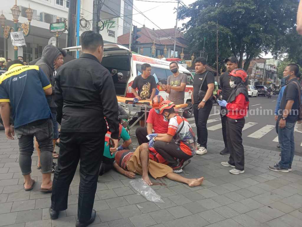 Terobos Lampu Merah, Anak SMA Tabrak Motor dan Mobil di Rajabali Malang