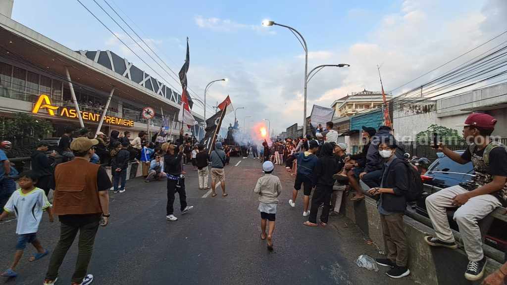 DPR RI Minta Pemerintah Transparan ke Aremania