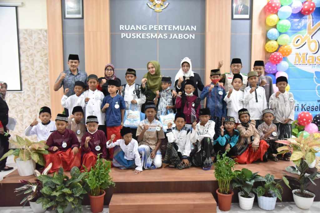 30 Anak Dibeginikan oleh Petugas Puskesmas Jabon Sidoarjo