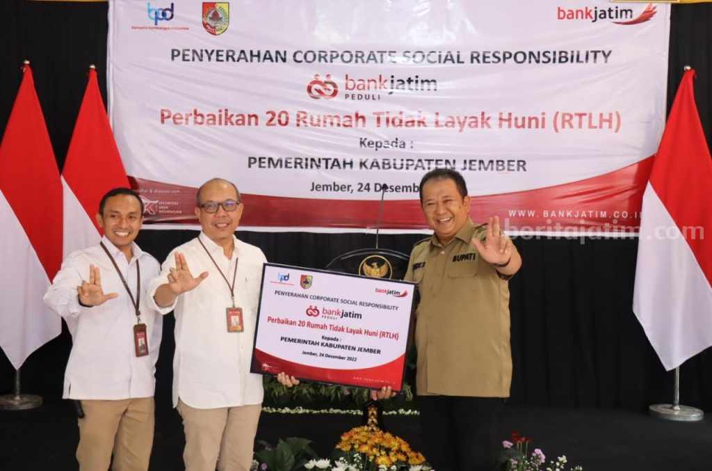 Bank Jatim Berikan CSR Di 2 Lokasi Sekaligus