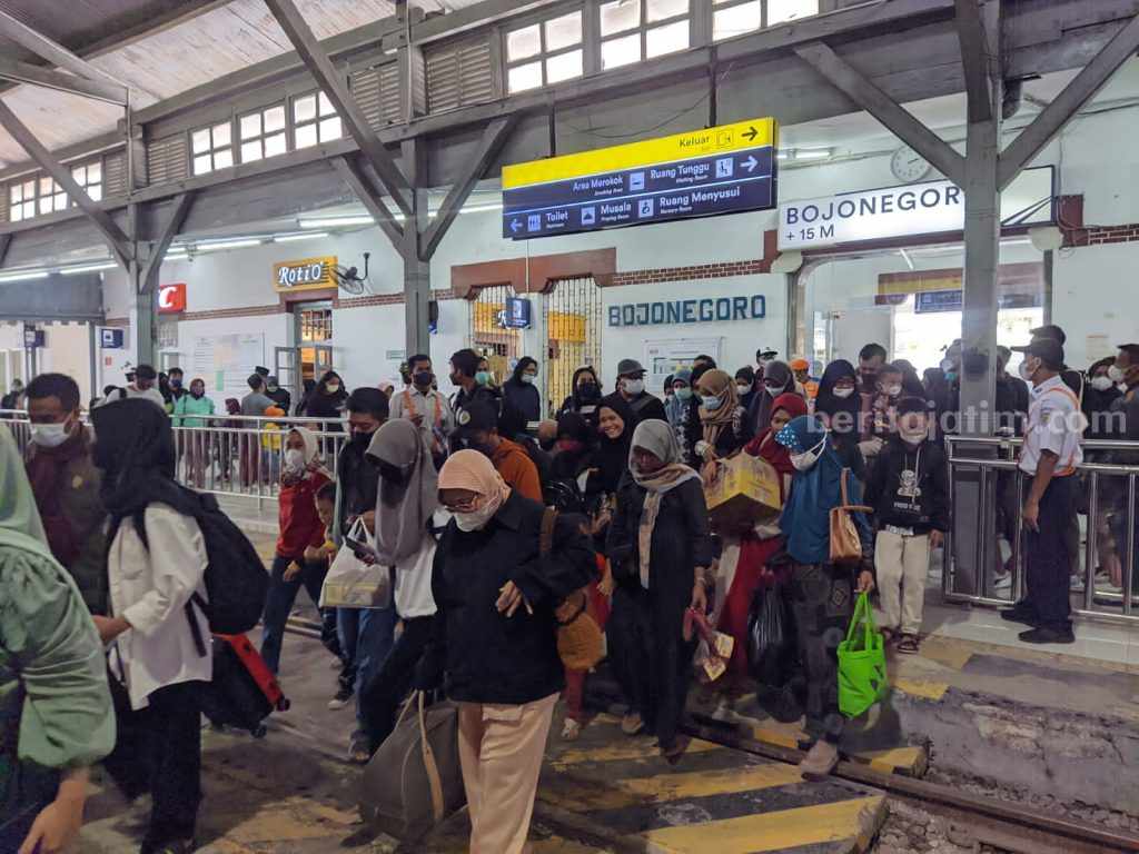 Berikut Tujuan Favorit Penumpang Kereta Api di Daop 8 Surabaya Selama Nataru