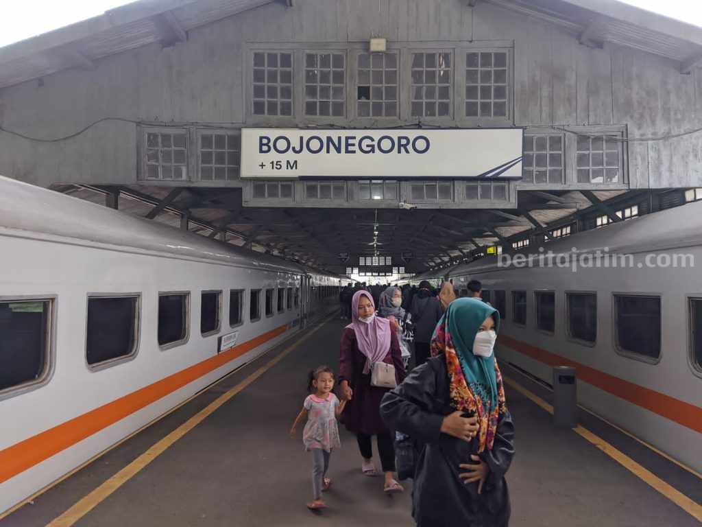 PT KAI Daop 8 Tambah Delapan Gerbong Khusus Libur Nataru