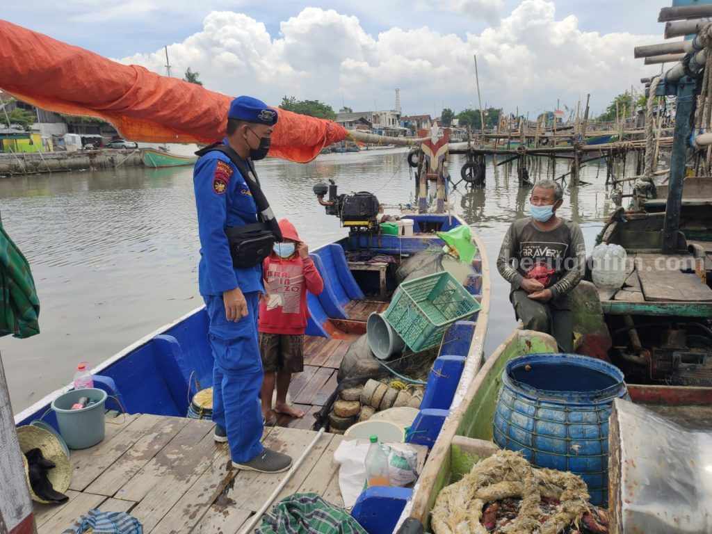 Cuaca Ekstrem, Nelayan di Pasuruan Terpaksa Beralih Jadi Tukang Becak