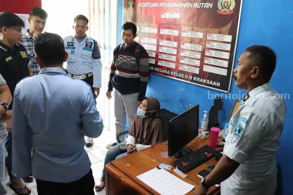Nekat Bawa Pil Koplo untuk Suami di Rutan, Perempuan di Probolinggo Diamankan