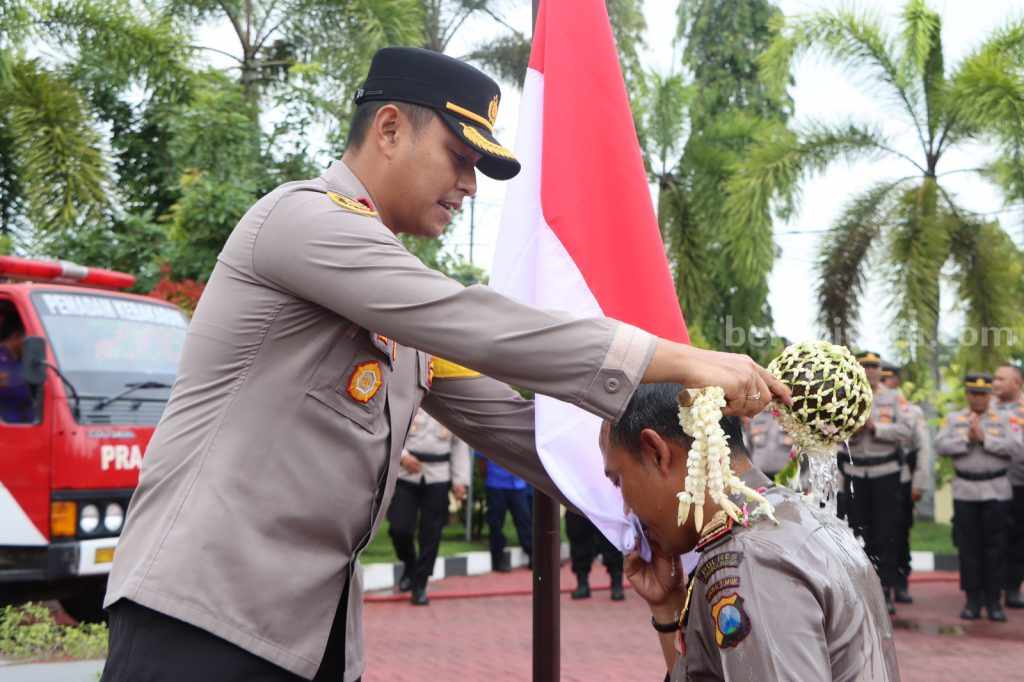 Akhir Tahun, 42 Personil Polres Probolinggo Naik Pangkat