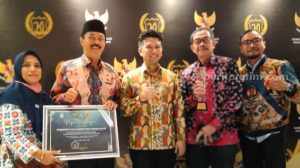 Pemkab Pamekasan Raih 2 Penghargaan di Ajang KI Jatim Award 2022