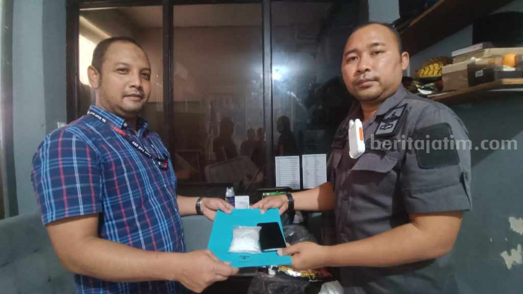 Gagalkan Penyelundupan, Lapas Klas IIB Mojokerto Serahkan Sabu ke Polisi