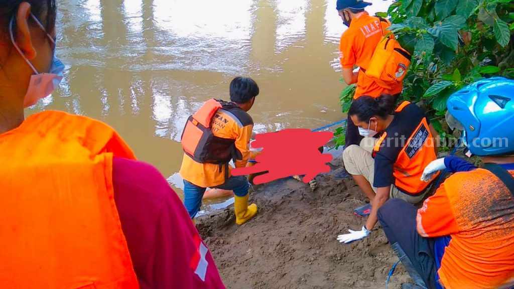 Mayat Laki-laki Ditemukan Mengapung di Sungai Brantas Mojokerto