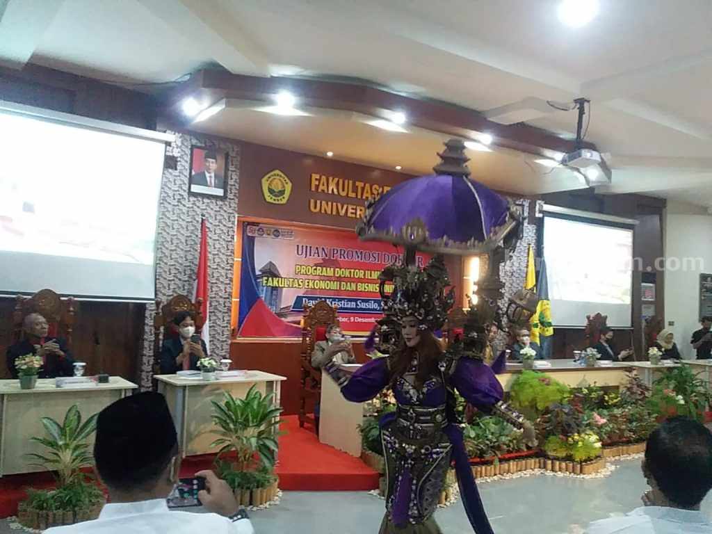 Lenggak-Lenggok JFC dalam Ujian Doktoral di Universitas Jember