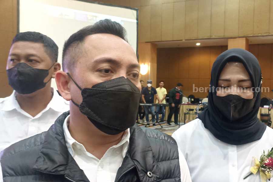 Polrestabes Surabaya Tangkap Oknum Guru Cabul di MI Tambaksari Kasat Reskrim Polrestabes Surabaya, AKBP Mirzal Maulana (Foto: Anggadia Muhammad/beritajatim.com)