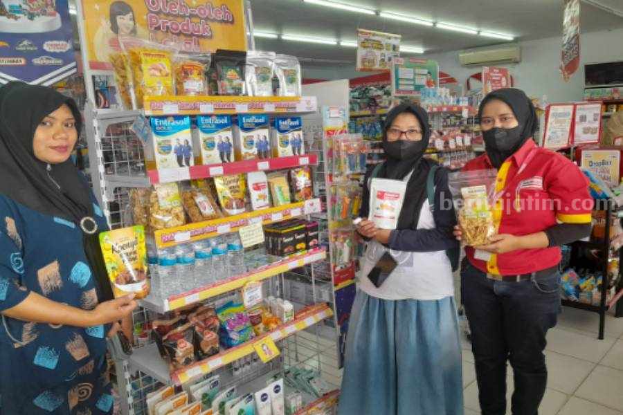 Berbelanja ke Alfamart di Magetan Cicipi Produk IKM